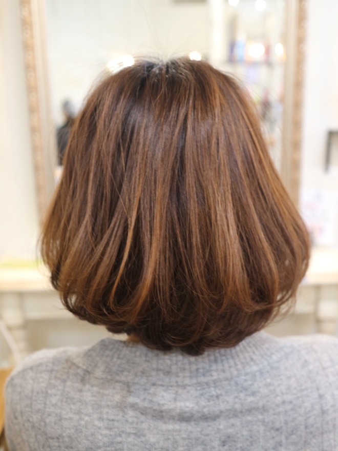 職場で結ぶ必要のない人気の髪型はボブです 香川県高松市で大人女性に人気の美容室share シェア