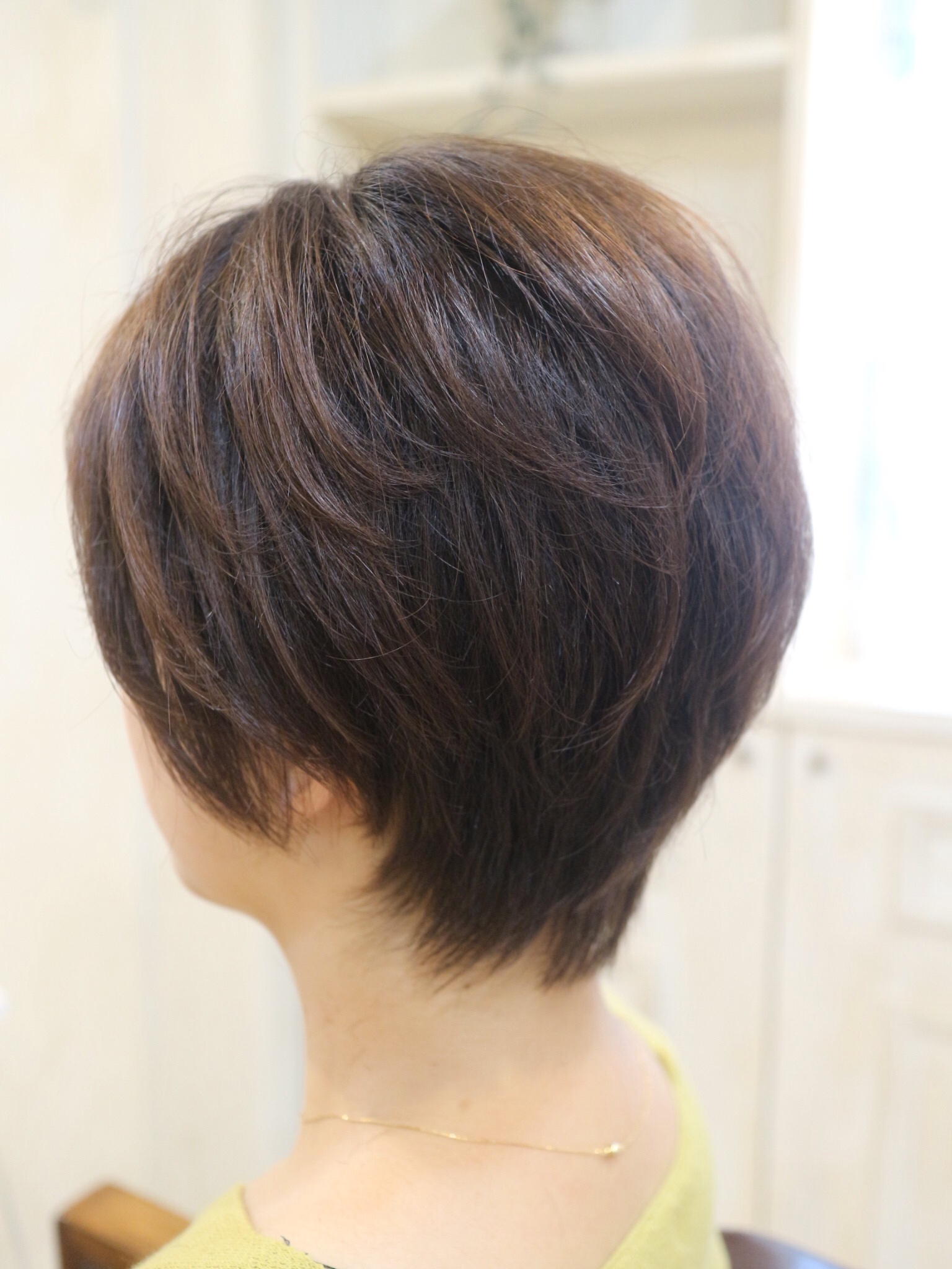 襟足すっきり ウエイト高めのショートヘア 香川県高松市で大人女性に人気の美容室share シェア