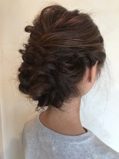 丸四つ編みを使ったヘアアレンジ 香川県高松市で大人女性に人気の美容室share シェア 丸四つ編みを使ったヘアアレンジ 香川県高松市で大人女性に人気の美容室share シェア
