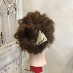 大人気のお団子ヘアの作り方