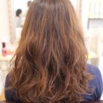 巻き髪とパーマヘアの違いとは？